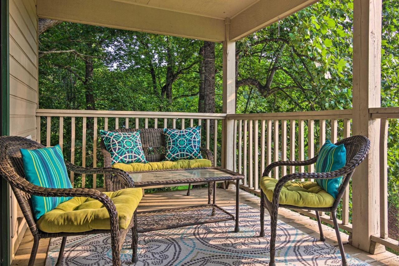 Modern Studio With Balcony About 1 Mi To Lake Lure! Екстер'єр фото