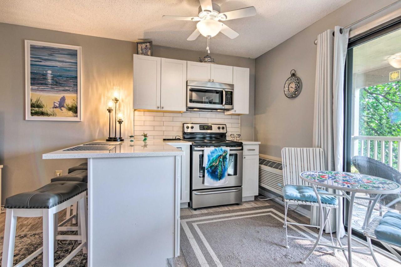Modern Studio With Balcony About 1 Mi To Lake Lure! Екстер'єр фото