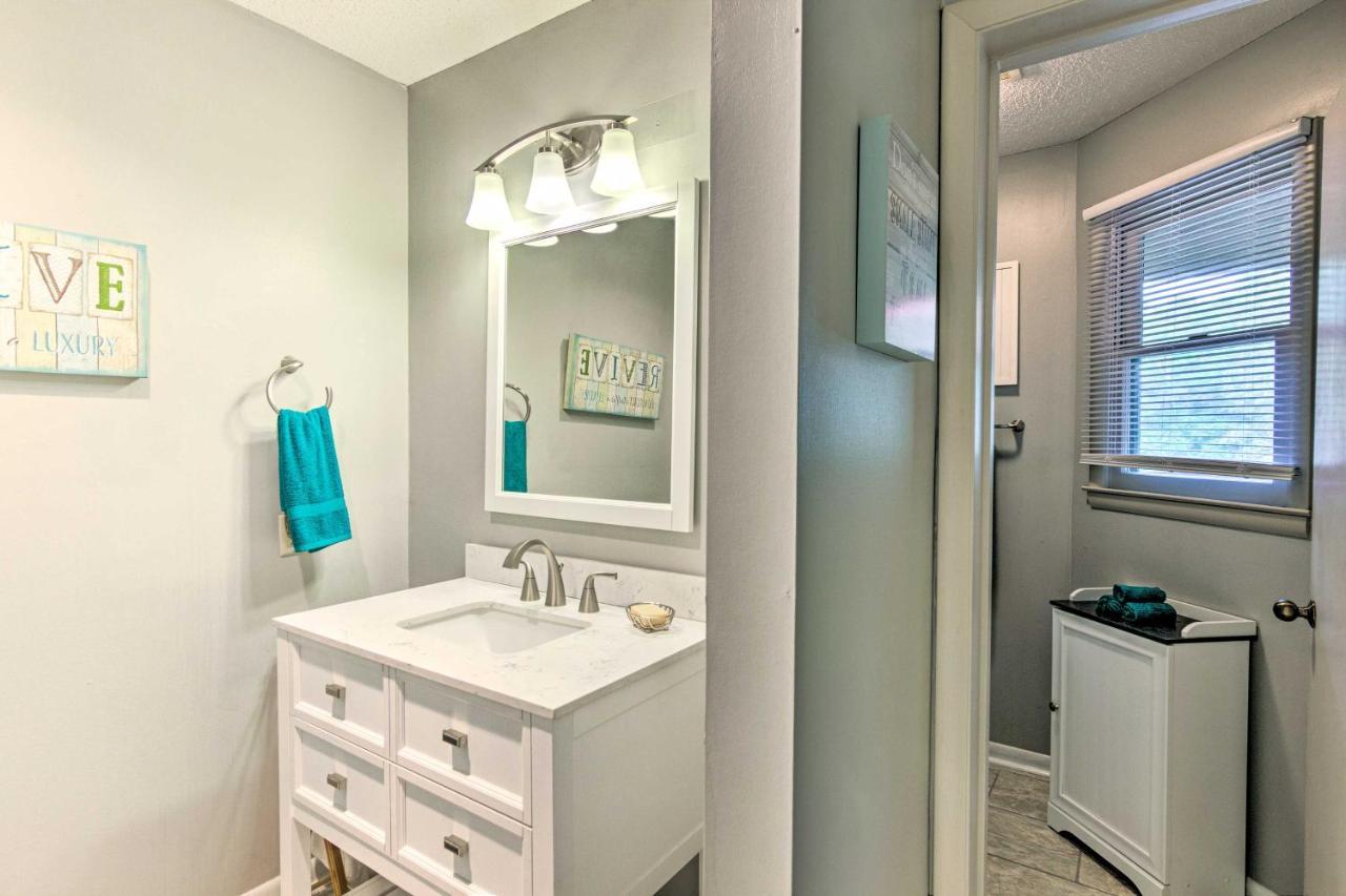 Modern Studio With Balcony About 1 Mi To Lake Lure! Екстер'єр фото